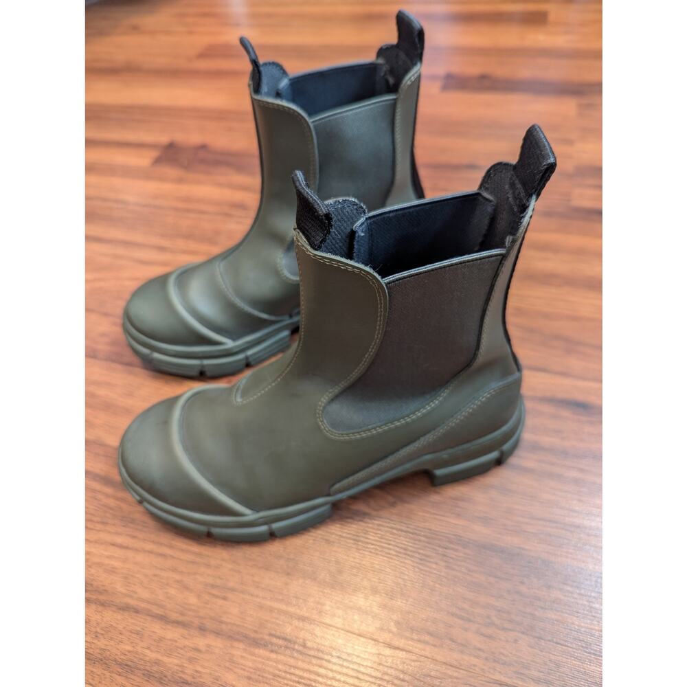 GANNI Chunky Chelsea Boots Lug Sole Size 6  Green Black Scandinavian Minimalist